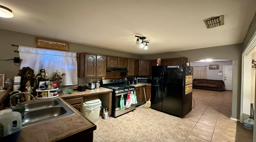 712 Oleander St, Laredo, Texas 78046, 3 Bedrooms Bedrooms, 6 Rooms Rooms,2 BathroomsBathrooms,Residential,For Sale,712 Oleander St,20264840