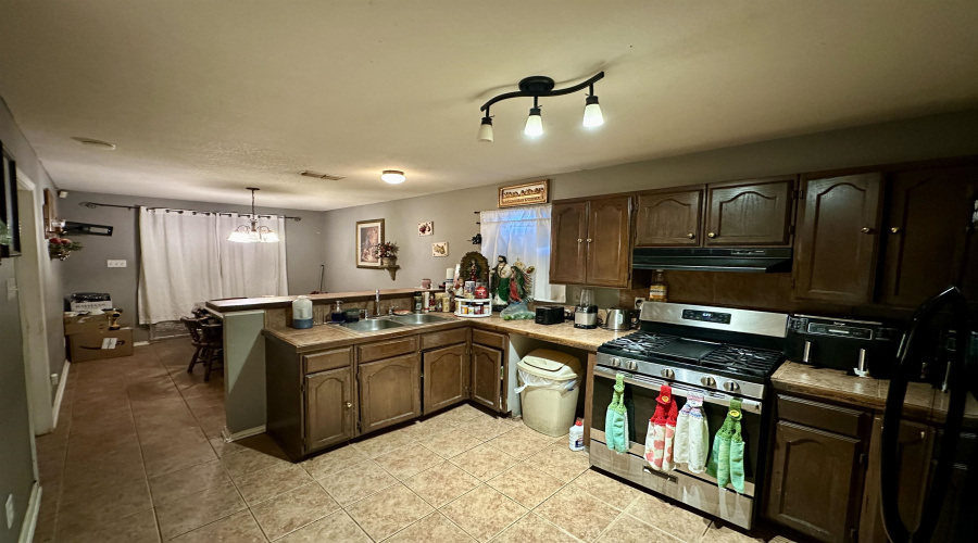 712 Oleander St, Laredo, Texas 78046, 3 Bedrooms Bedrooms, 6 Rooms Rooms,2 BathroomsBathrooms,Residential,For Sale,712 Oleander St,20264840