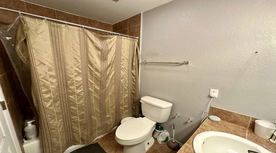 712 Oleander St, Laredo, Texas 78046, 3 Bedrooms Bedrooms, 6 Rooms Rooms,2 BathroomsBathrooms,Residential,For Sale,712 Oleander St,20264840