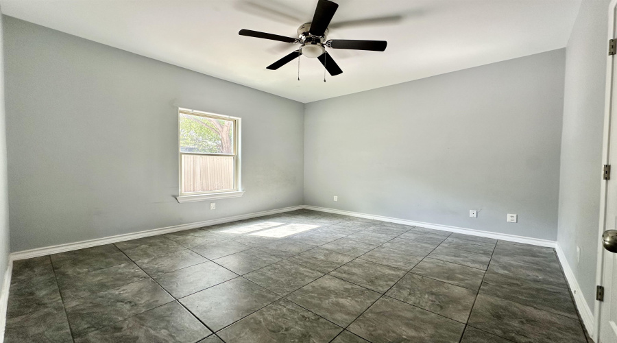 2705 Mauricio St, Laredo, Texas 78041-0000, 2 Bedrooms Bedrooms, 3 Rooms Rooms,1 BathroomBathrooms,Residential,For Rent,2705 Mauricio St,20264842