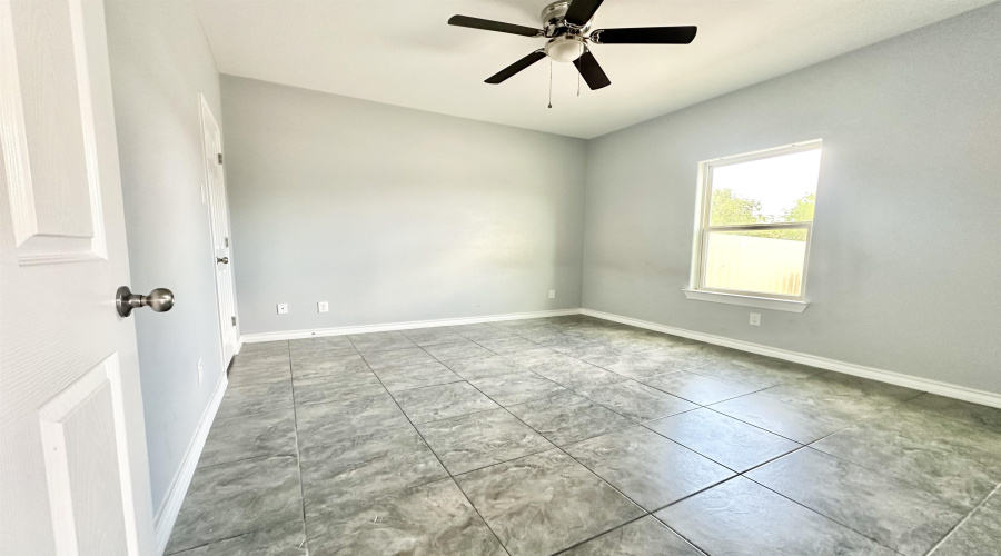 2705 Mauricio St, Laredo, Texas 78041-0000, 2 Bedrooms Bedrooms, 3 Rooms Rooms,1 BathroomBathrooms,Residential,For Rent,2705 Mauricio St,20264842