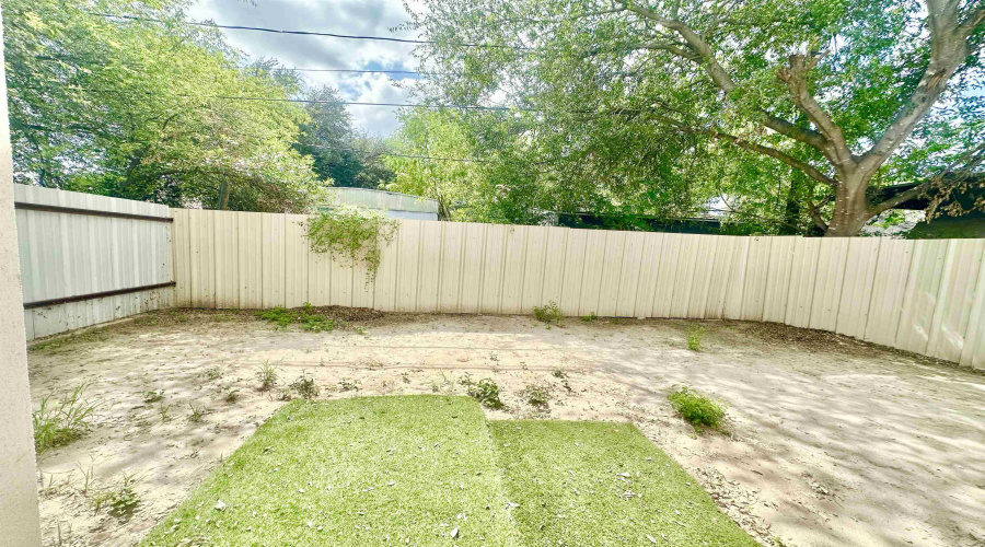 2705 Mauricio St, Laredo, Texas 78041-0000, 2 Bedrooms Bedrooms, 3 Rooms Rooms,1 BathroomBathrooms,Residential,For Rent,2705 Mauricio St,20264842