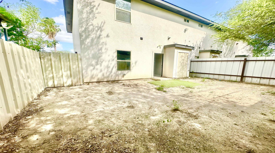 2705 Mauricio St, Laredo, Texas 78041-0000, 2 Bedrooms Bedrooms, 3 Rooms Rooms,1 BathroomBathrooms,Residential,For Rent,2705 Mauricio St,20264842