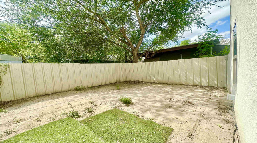 2705 Mauricio St, Laredo, Texas 78041-0000, 2 Bedrooms Bedrooms, 3 Rooms Rooms,1 BathroomBathrooms,Residential,For Rent,2705 Mauricio St,20264842