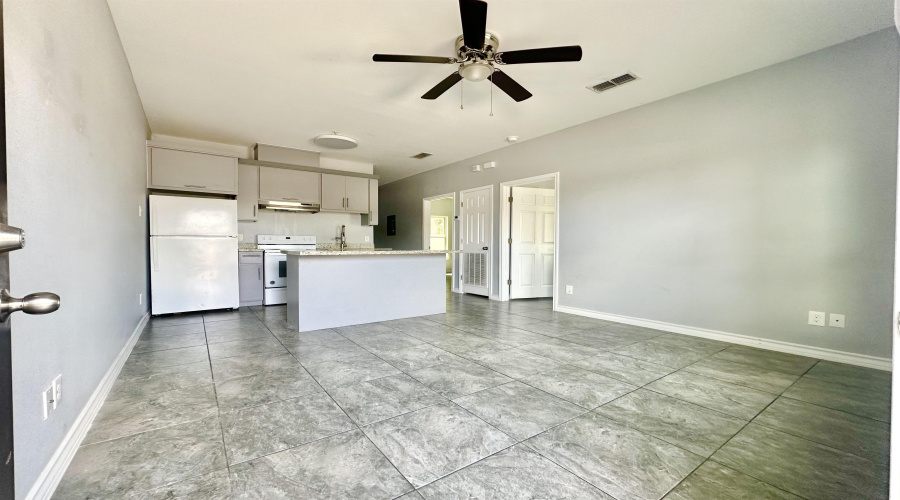 2705 Mauricio St, Laredo, Texas 78041-0000, 2 Bedrooms Bedrooms, 3 Rooms Rooms,1 BathroomBathrooms,Residential,For Rent,2705 Mauricio St,20264842