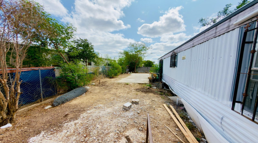709 Nispola Dr, Laredo, Texas 78046, 2 Bedrooms Bedrooms, 5 Rooms Rooms,2 BathroomsBathrooms,Residential,For Sale,709 Nispola Dr,20264844
