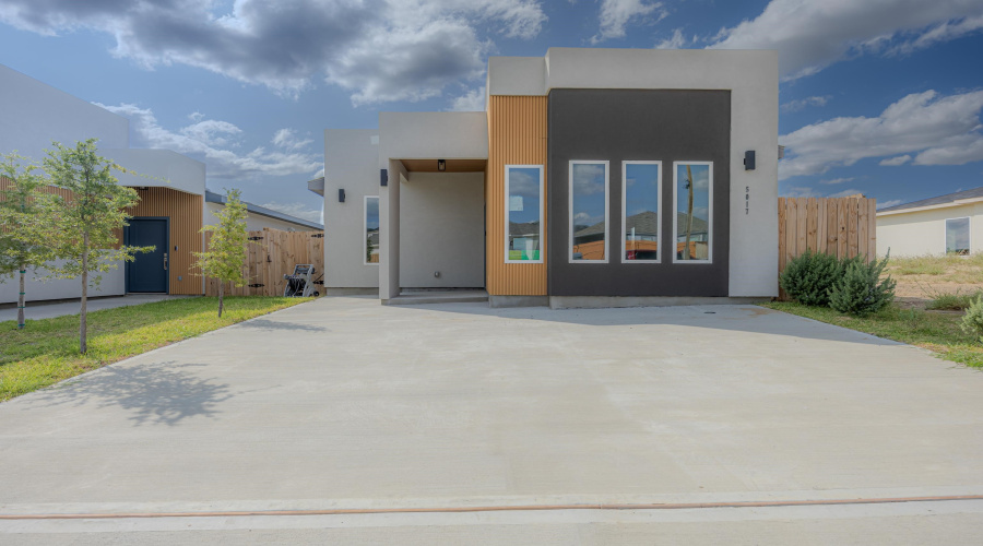 5017 Servando Dr, Laredo, Texas 78046, 3 Bedrooms Bedrooms, 5 Rooms Rooms,2 BathroomsBathrooms,Residential,For Sale,5017 Servando Dr,20264845