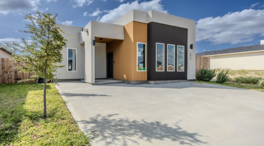 5017 Servando Dr, Laredo, Texas 78046, 3 Bedrooms Bedrooms, 5 Rooms Rooms,2 BathroomsBathrooms,Residential,For Sale,5017 Servando Dr,20264845