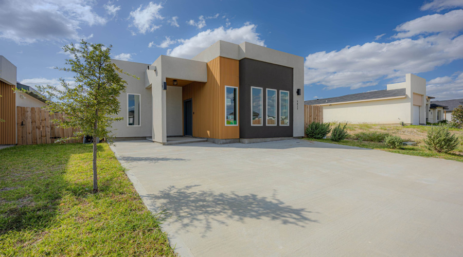 5017 Servando Dr, Laredo, Texas 78046, 3 Bedrooms Bedrooms, 5 Rooms Rooms,2 BathroomsBathrooms,Residential,For Sale,5017 Servando Dr,20264845