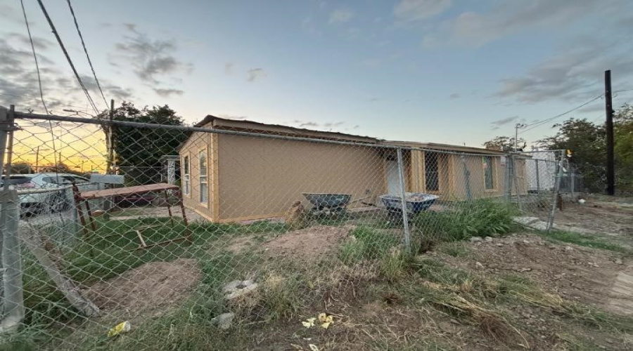 1402 Garden St, Laredo, Texas 78040, 2 Bedrooms Bedrooms, 3 Rooms Rooms,1 BathroomBathrooms,Residential,For Sale,1402 Garden St,20264847