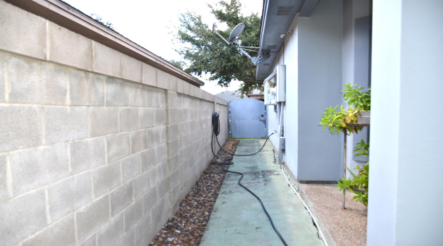 10533 Winrock Dr, LAREDO, Texas 78045, 3 Bedrooms Bedrooms, 6 Rooms Rooms,2 BathroomsBathrooms,Residential,For Sale,10533 Winrock Dr,20264850