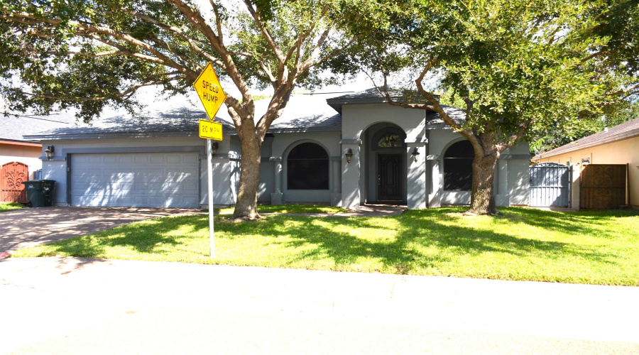 10533 Winrock Dr, LAREDO, Texas 78045, 3 Bedrooms Bedrooms, 6 Rooms Rooms,2 BathroomsBathrooms,Residential,For Sale,10533 Winrock Dr,20264850