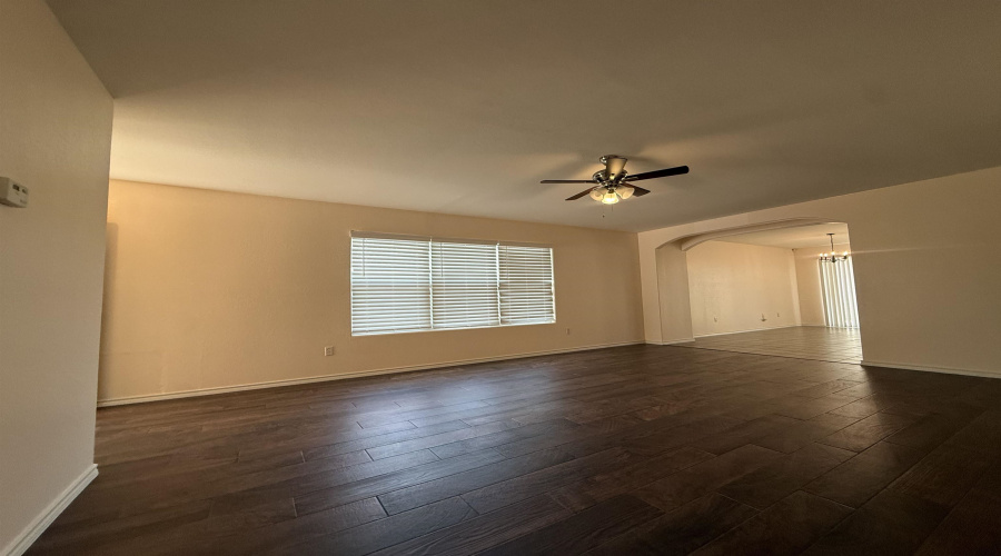2135 Lima Lp, Laredo, Texas 78045, 3 Bedrooms Bedrooms, 5 Rooms Rooms,2 BathroomsBathrooms,Residential,For Rent,2135 Lima Lp,20264851