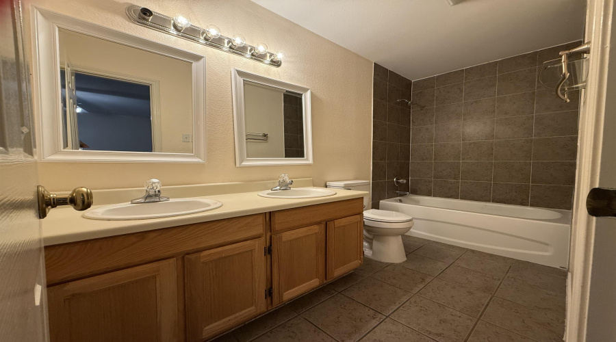 2135 Lima Lp, Laredo, Texas 78045, 3 Bedrooms Bedrooms, 5 Rooms Rooms,2 BathroomsBathrooms,Residential,For Rent,2135 Lima Lp,20264851