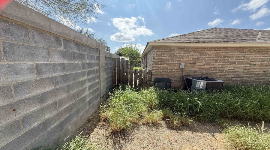 2135 Lima Lp, Laredo, Texas 78045, 3 Bedrooms Bedrooms, 5 Rooms Rooms,2 BathroomsBathrooms,Residential,For Rent,2135 Lima Lp,20264851