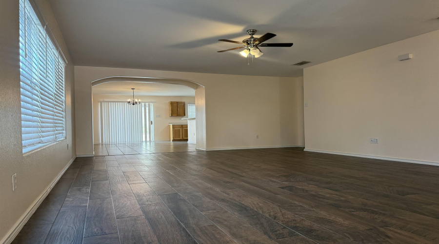 2135 Lima Lp, Laredo, Texas 78045, 3 Bedrooms Bedrooms, 5 Rooms Rooms,2 BathroomsBathrooms,Residential,For Rent,2135 Lima Lp,20264851