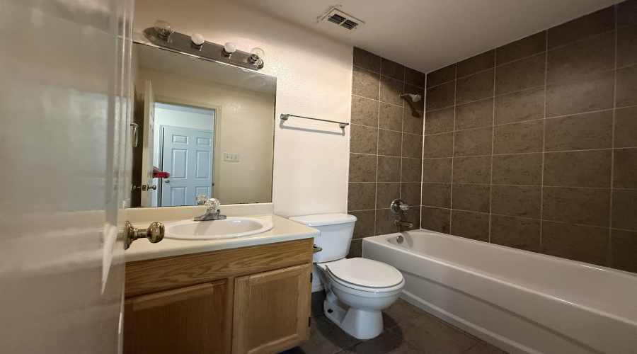 2135 Lima Lp, Laredo, Texas 78045, 3 Bedrooms Bedrooms, 5 Rooms Rooms,2 BathroomsBathrooms,Residential,For Rent,2135 Lima Lp,20264851