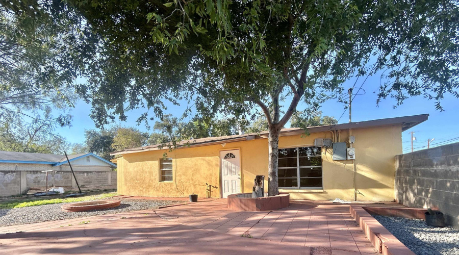 2720 Corpus Christi St, LAREDO, Texas 78043, 3 Bedrooms Bedrooms, 4 Rooms Rooms,1 BathroomBathrooms,Residential,For Rent,2720 Corpus Christi St,20264852
