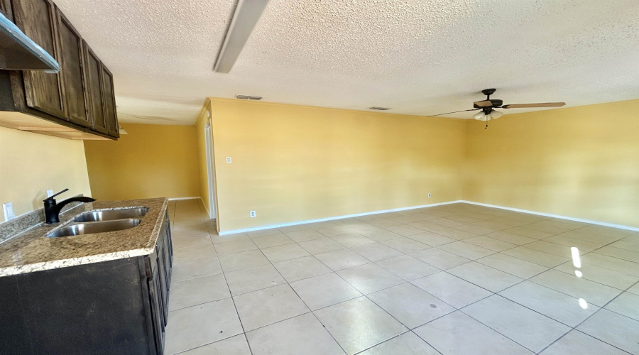 2720 Corpus Christi St, LAREDO, Texas 78043, 3 Bedrooms Bedrooms, 4 Rooms Rooms,1 BathroomBathrooms,Residential,For Rent,2720 Corpus Christi St,20264852
