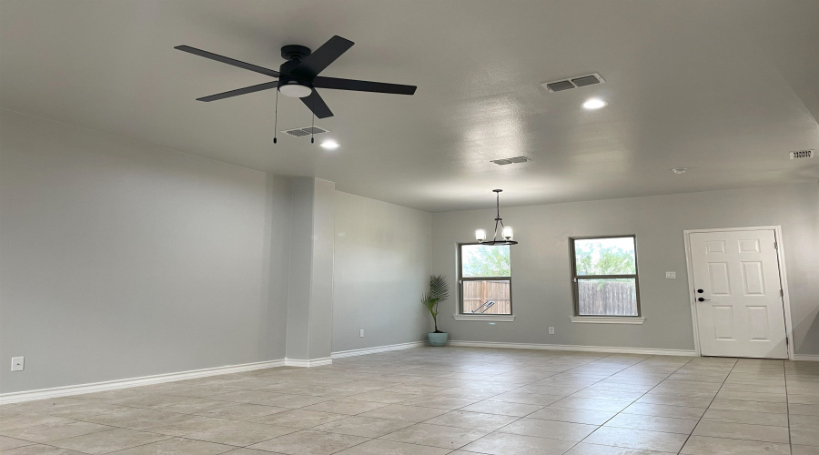 5801 Moses Lp., Laredo, Texas 78046, 3 Bedrooms Bedrooms, 6 Rooms Rooms,2 BathroomsBathrooms,Residential,For Sale,5801 Moses Lp.,20264853