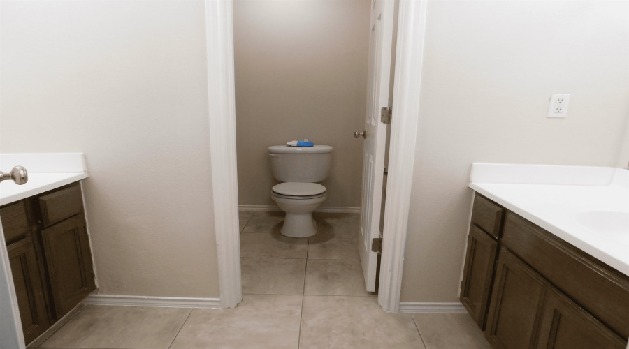 12106 Entrada Lp, Laredo, Texas 78045-9074, 3 Bedrooms Bedrooms, 5 Rooms Rooms,2 BathroomsBathrooms,Residential,For Rent,12106 Entrada Lp,20264855