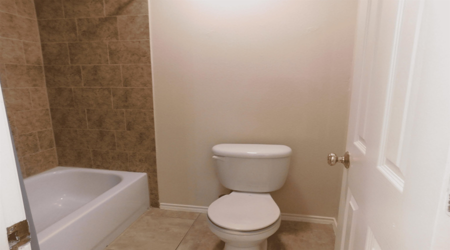 12106 Entrada Lp, Laredo, Texas 78045-9074, 3 Bedrooms Bedrooms, 5 Rooms Rooms,2 BathroomsBathrooms,Residential,For Rent,12106 Entrada Lp,20264855