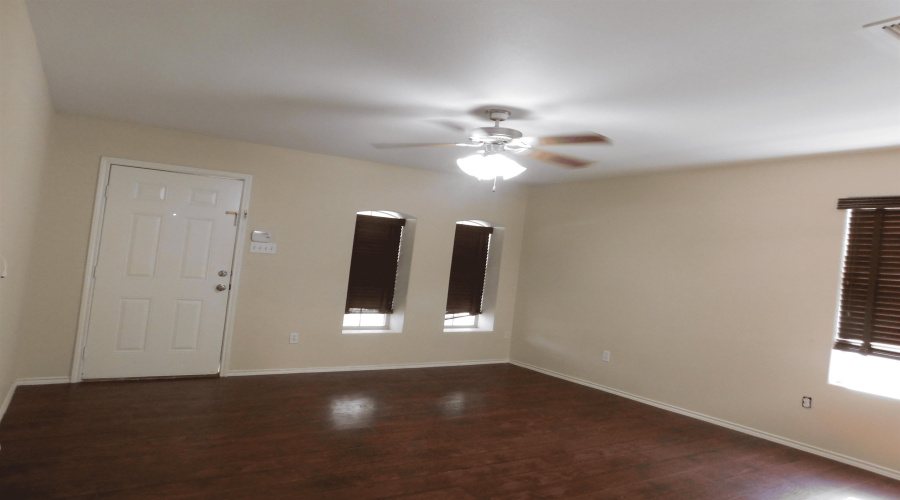 12106 Entrada Lp, Laredo, Texas 78045-9074, 3 Bedrooms Bedrooms, 5 Rooms Rooms,2 BathroomsBathrooms,Residential,For Rent,12106 Entrada Lp,20264855