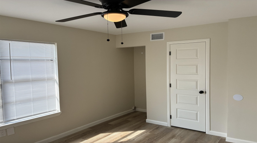 705 E Bustamante St, LAREDO, Texas 78041, 2 Bedrooms Bedrooms, 4 Rooms Rooms,1 BathroomBathrooms,Residential,For Rent,705 E Bustamante St,20264863