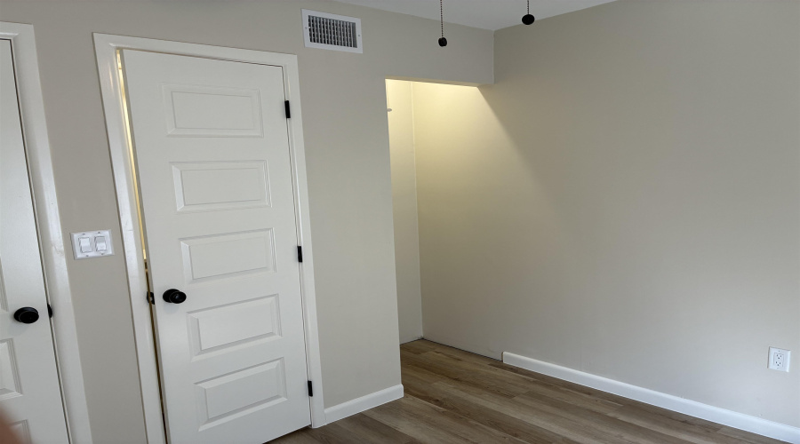 705 E Bustamante St, LAREDO, Texas 78041, 2 Bedrooms Bedrooms, 4 Rooms Rooms,1 BathroomBathrooms,Residential,For Rent,705 E Bustamante St,20264863