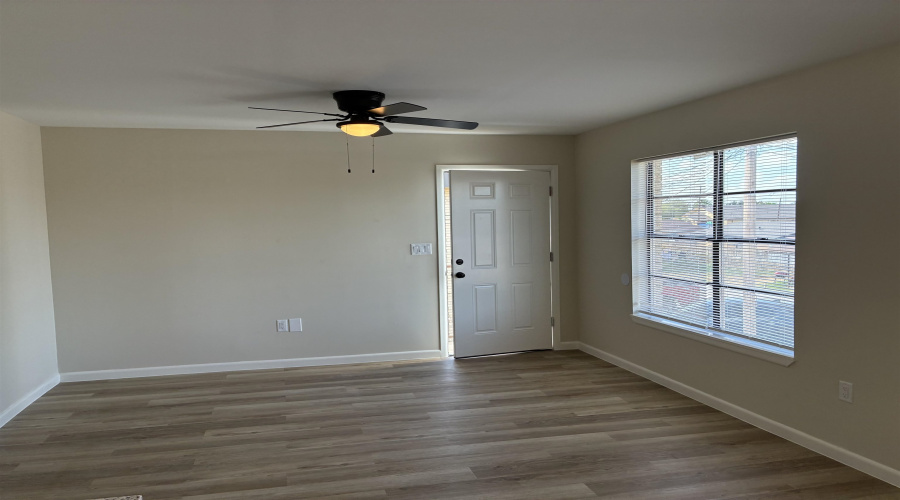 705 E Bustamante St, LAREDO, Texas 78041, 2 Bedrooms Bedrooms, 4 Rooms Rooms,1 BathroomBathrooms,Residential,For Rent,705 E Bustamante St,20264863