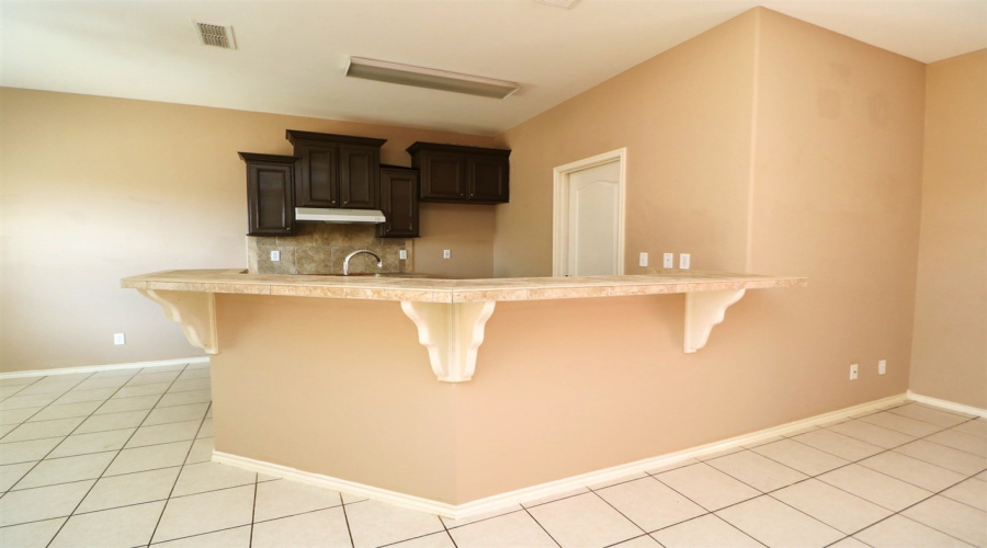 1514 Texoma St, Laredo, Texas 78046, 3 Bedrooms Bedrooms, 5 Rooms Rooms,2 BathroomsBathrooms,Residential,For Rent,1514 Texoma St,20264857
