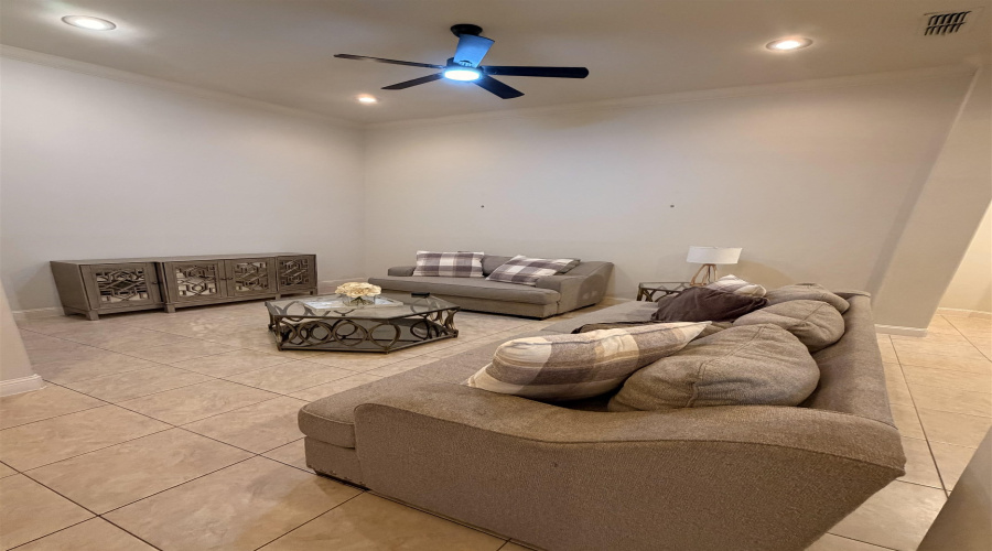 2609 Chardonnay Dr, Laredo, Texas 78045, 3 Bedrooms Bedrooms, 6 Rooms Rooms,3 BathroomsBathrooms,Residential,For Rent,2609 Chardonnay Dr,20264860