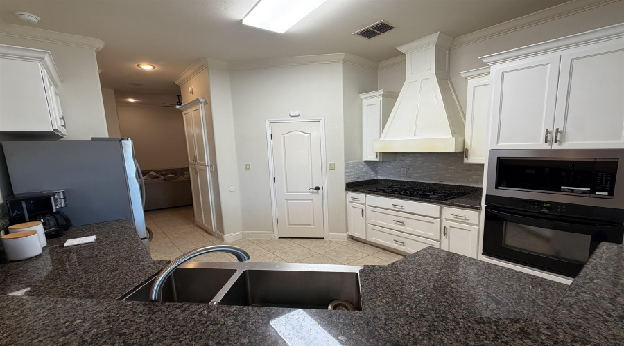 2609 Chardonnay Dr, Laredo, Texas 78045, 3 Bedrooms Bedrooms, 6 Rooms Rooms,3 BathroomsBathrooms,Residential,For Rent,2609 Chardonnay Dr,20264860