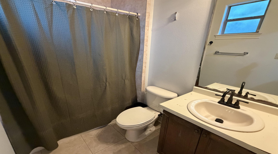 2609 Chardonnay Dr, Laredo, Texas 78045, 3 Bedrooms Bedrooms, 6 Rooms Rooms,3 BathroomsBathrooms,Residential,For Rent,2609 Chardonnay Dr,20264860