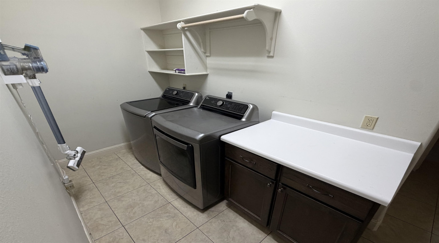 2609 Chardonnay Dr, Laredo, Texas 78045, 3 Bedrooms Bedrooms, 6 Rooms Rooms,3 BathroomsBathrooms,Residential,For Rent,2609 Chardonnay Dr,20264860
