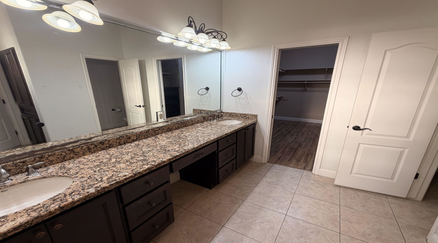 2609 Chardonnay Dr, Laredo, Texas 78045, 3 Bedrooms Bedrooms, 6 Rooms Rooms,3 BathroomsBathrooms,Residential,For Rent,2609 Chardonnay Dr,20264860