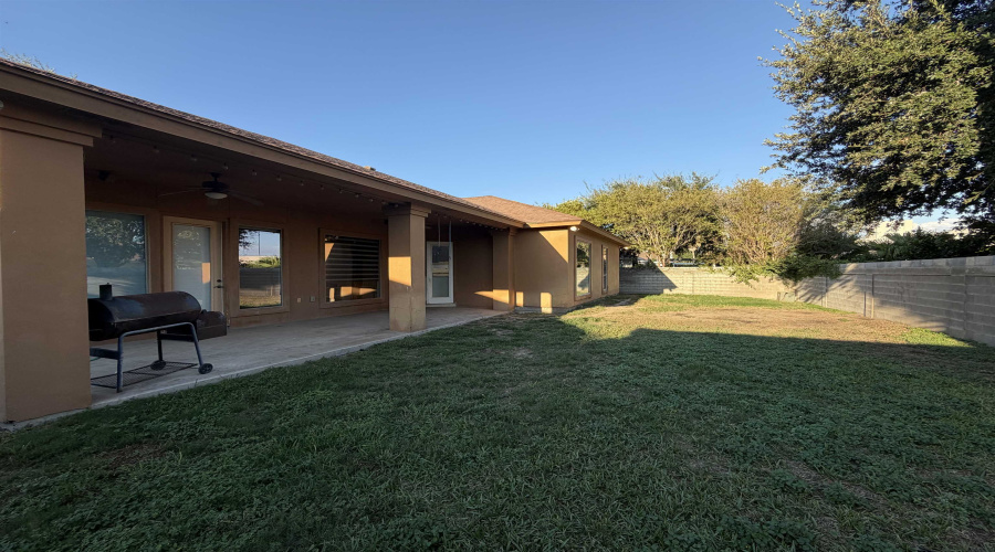 2609 Chardonnay Dr, Laredo, Texas 78045, 3 Bedrooms Bedrooms, 6 Rooms Rooms,3 BathroomsBathrooms,Residential,For Rent,2609 Chardonnay Dr,20264860