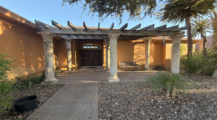 2609 Chardonnay Dr, Laredo, Texas 78045, 3 Bedrooms Bedrooms, 6 Rooms Rooms,3 BathroomsBathrooms,Residential,For Rent,2609 Chardonnay Dr,20264860