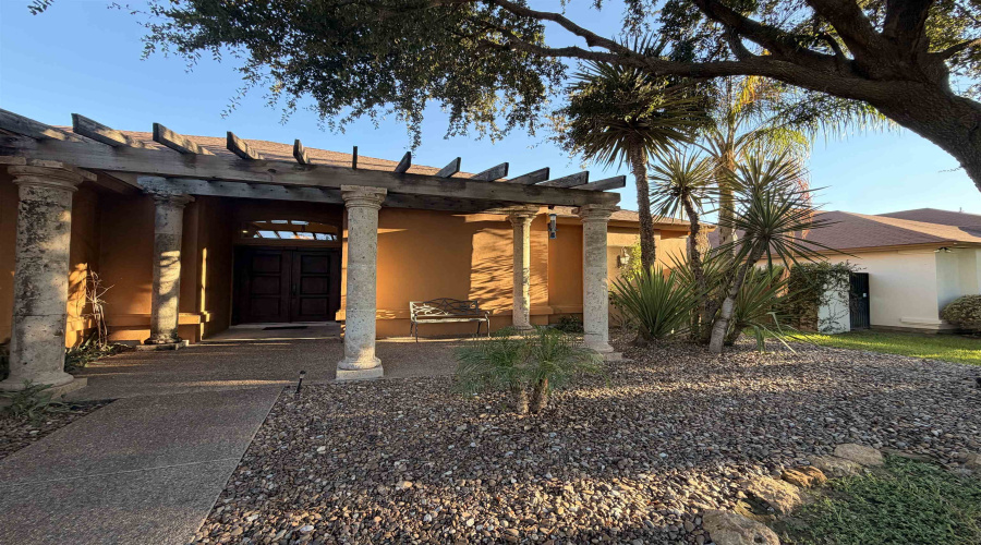 2609 Chardonnay Dr, Laredo, Texas 78045, 3 Bedrooms Bedrooms, 6 Rooms Rooms,3 BathroomsBathrooms,Residential,For Rent,2609 Chardonnay Dr,20264860