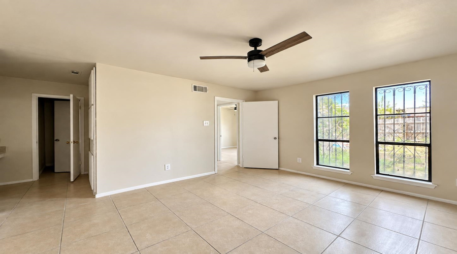 412 Gale St, Laredo, Texas 78041, 2 Bedrooms Bedrooms, 4 Rooms Rooms,1 BathroomBathrooms,Residential,For Sale,412 Gale St,20264862