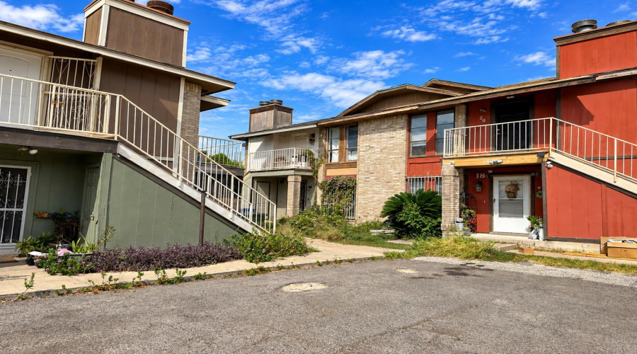 412 Gale St, Laredo, Texas 78041, 2 Bedrooms Bedrooms, 4 Rooms Rooms,1 BathroomBathrooms,Residential,For Sale,412 Gale St,20264862